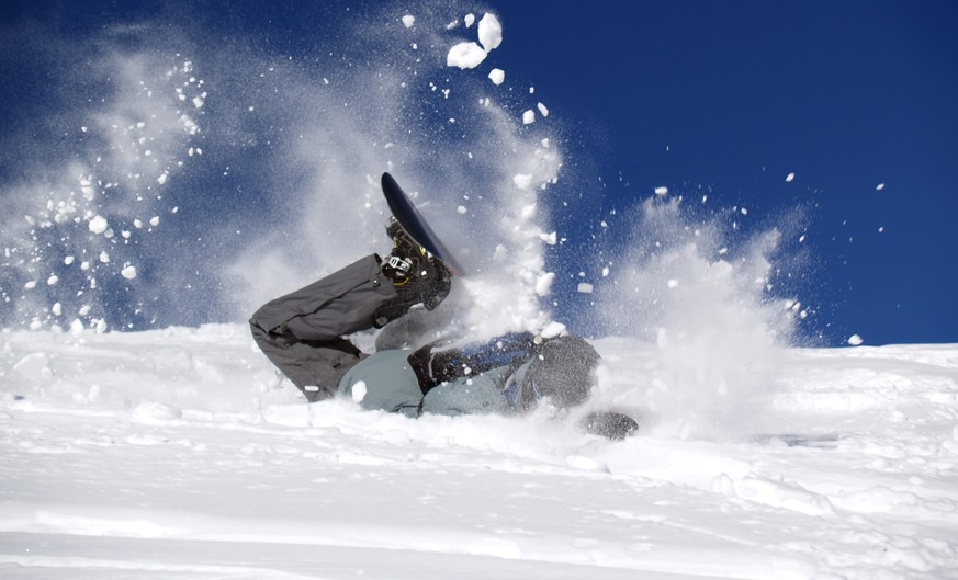 snowboard sturz crash ski skifahren wintersport skiferien skilager
