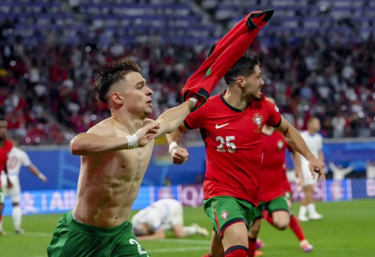 Portugal's Francisco Conceicao celebrates his side's second goal during a Group F match between Portugal and Czech Republic at the Euro 2024 soccer tournament in Leipzig, Germany, Tuesday, J ...