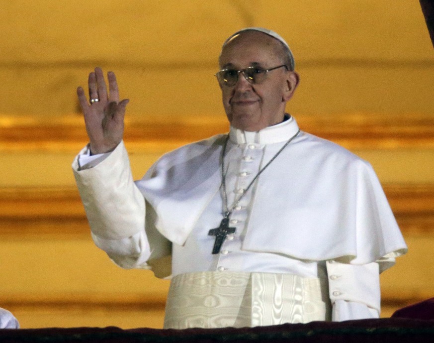 Bescheidener Hoffnungsträger: Papst Franziskus nach seiner Wahl im März 2013.  