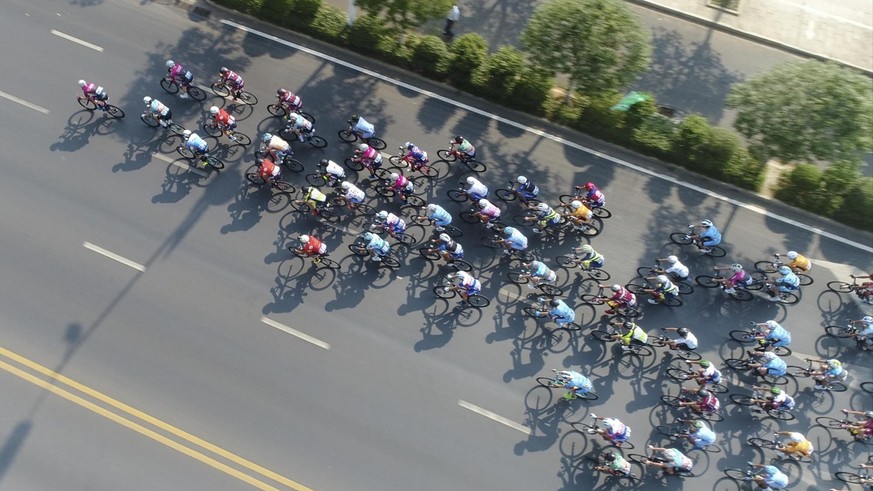 190918 -- JI ANJIANGXI, Sept. 18, 2019 -- Cyclists compete during the second stage of the 10th Tour of Poyang Lake in Ji an County, east China s Jiangxi Province,Sept. 18, 2019. SPCHINA-JIANGXI-CYCLIN ...