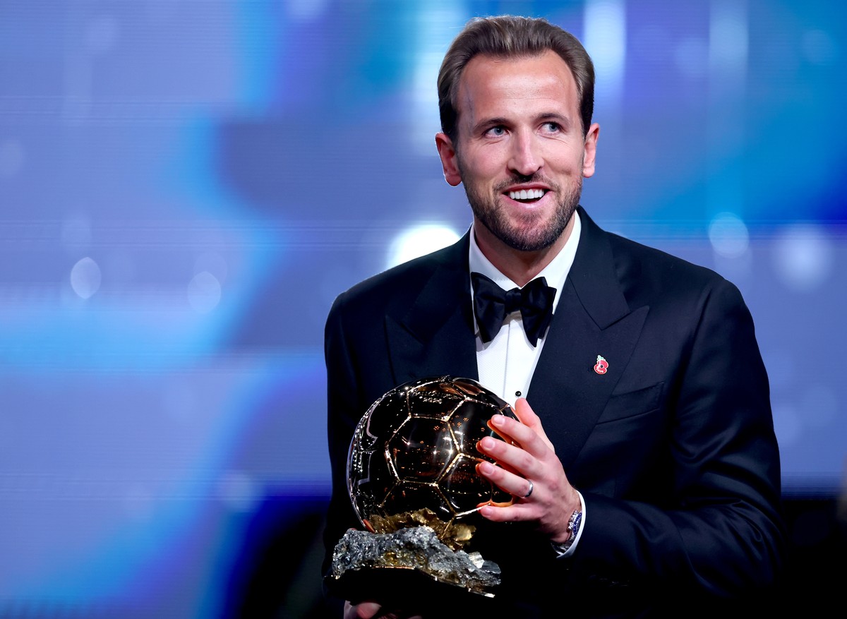 epa13333527 England captain Harry Kane wins the Men's Ballon d'Or at the 2026 Ballon d'Or awards ceremony at the London Palladium Theatre, London, Great Britain, 26 October 2026. It is  ...