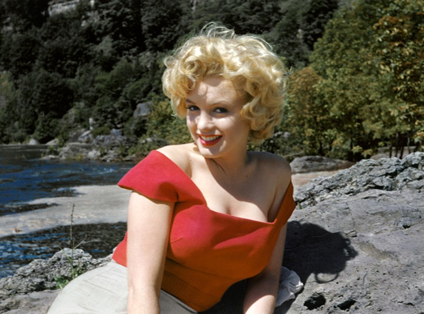 *MANDATORY BYLINE* PIC BY LIMITED RUNS / CATERS NEWS - (PICTURED: Marilyn Monroe during filming of the movie Niagara, in upstate New York. Pic by Allan Snyder) - A collection of never-before-seen imag ...