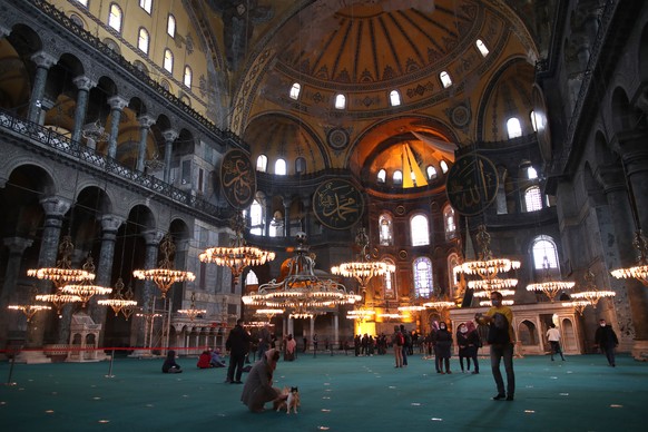 epa08881586 Tourists visit the Hagia Sophia Grand Mosque during lockdown in Istanbul, Turkey, 13 December 2020. Turkey imposed curfews on weekdays after 9 pm and full weekend lockdowns with the exception of tourists, to combat the spread of coronavirus, after a recent spike in COVID-19 infections and related deaths. The Turkish government in November 2020 has signed a contract to buy 50 million doses of Chinese manufacturer Sinovac's coronavirus vaccine 'CoronaVac', to be delivered in batches between December 2020 and February 2021. Turkey is also in talks to increase the amount of coronavirus vaccines from the Pfizer and BioNTech companies, from initial one million doses. Healthcare workers, people aged 65 and older, disabled people, people who stay in shelters and those living in crowded places will be vaccinated in the first stage, the Turkish Health Ministry said.  EPA/TOLGA BOZOGLU