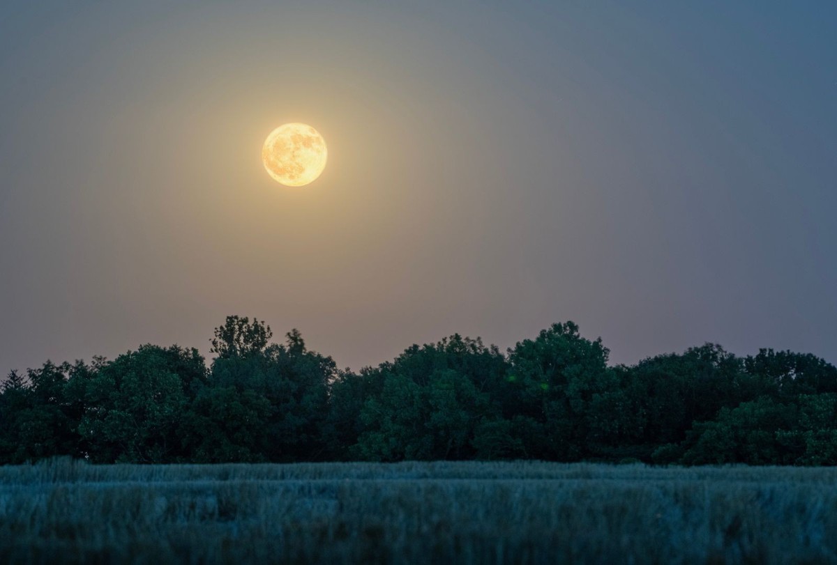 Erdbeermond (Strawberry Moon)