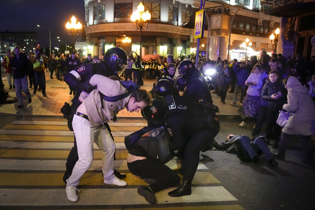 Riot police detain demonstrators at a protest in Moscow, Russia, on Wednesday, Sept. 21, 2022, after Russian President Vladimir Putin ordered a partial mobilization of reservists, effective immediatel ...