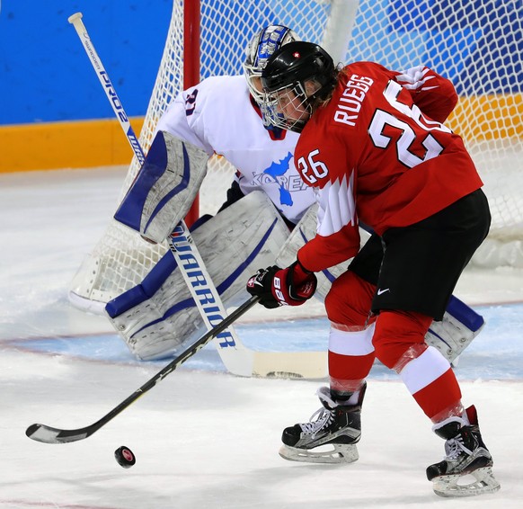epa06538242 Dominique Ruegg of Switzerland in action during the women&#039;s Ice Hockey Classifications match between Switzerland and Korea at the Kwandong Hockey Centre during the PyeongChang Winter  ...