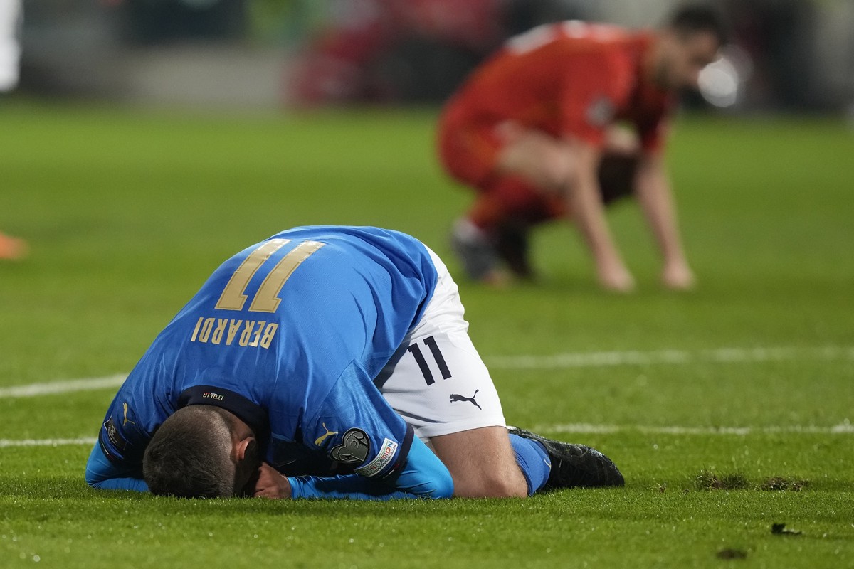 Italy's Domenico Berardi knees after missing a scoring chance during the World Cup qualifying play-off soccer match between Italy and North Macedonia, at Renzo Barbera stadium, in Palermo, Italy, ...