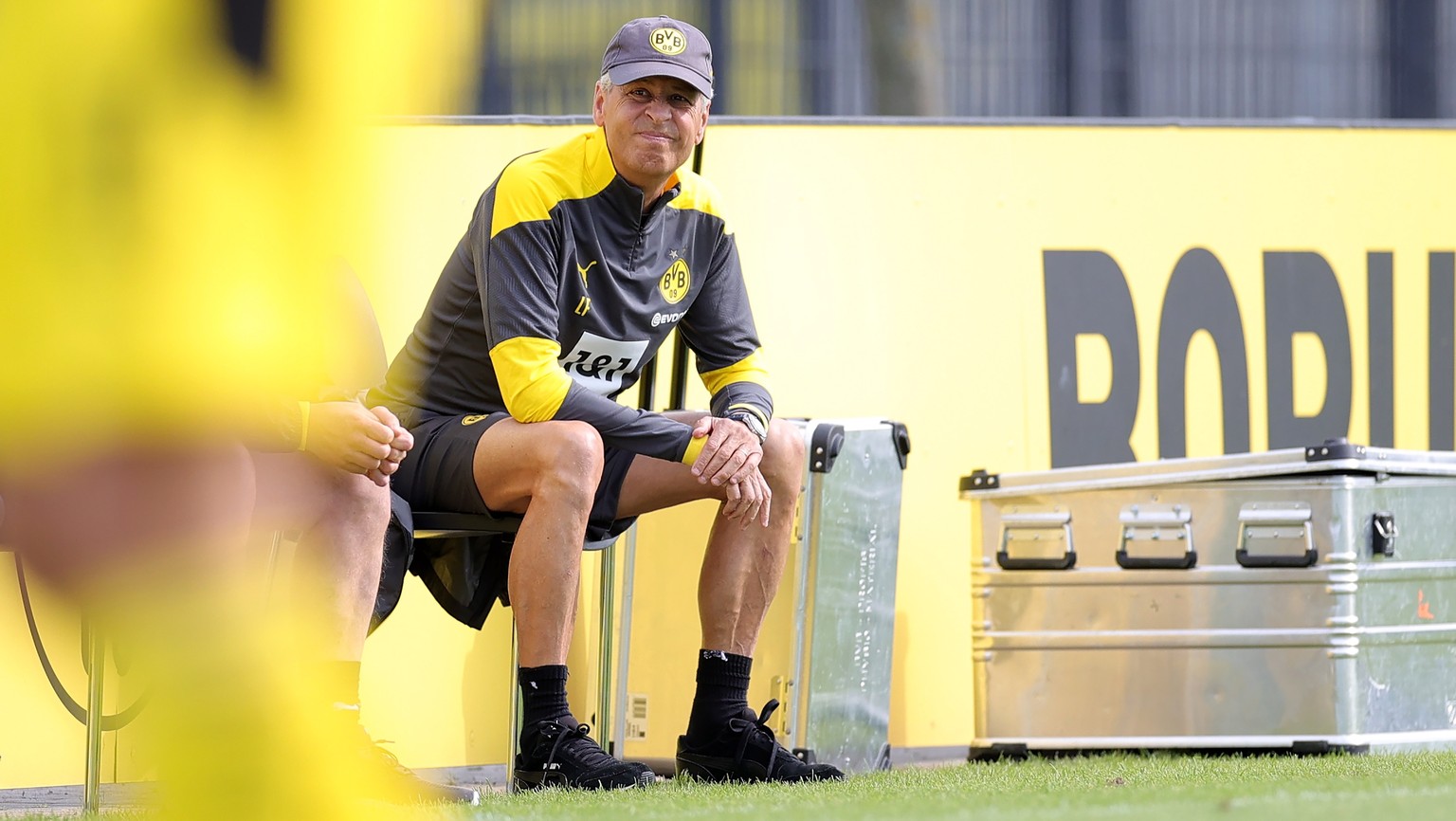 ARCHIVBILD ZUM INTERVIEW MIT LUCIEN FAVRE --- epa08632315 Dortmund&#039;s head coach Lucien Favre reacts during the pre-season friendly soccer match between Borussia Dortmund and SC Paderborn in Dortm ...