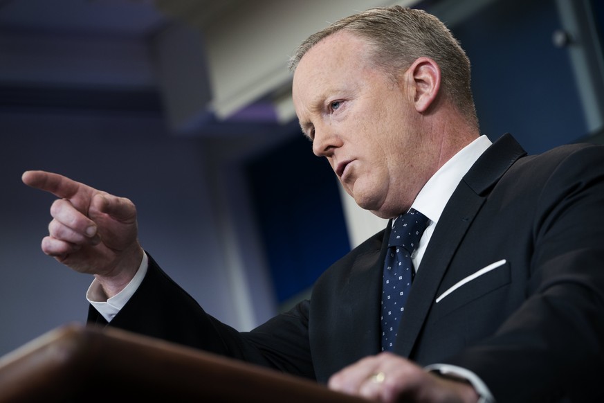 epa06039727 White House Press Secretary Sean Spicer responds to a question from the news media during a press briefing in the Brady Press Briefing Room at the White House in Washington, DC, USA, 20 Ju ...