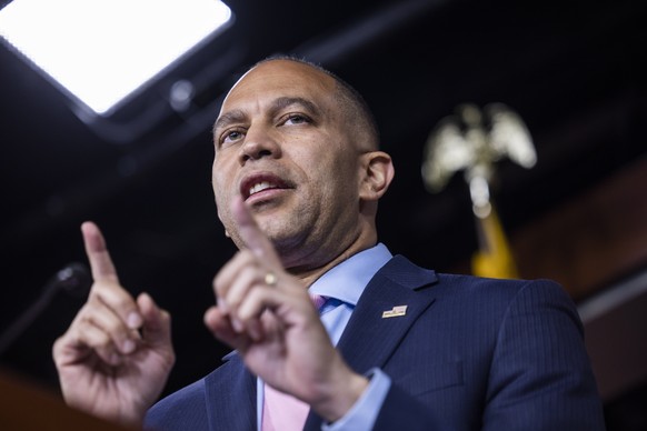 epa10664993 Democratic House Minority Leader Hakeem Jeffries speaks to the media about the upcoming vote on the tentative agreement between the White House and Congress to raise the debt limit in Washington.
