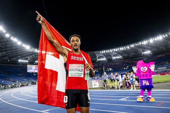 Gold medalist Timothe Mumenthaler of Switzerland celebrates during the men&#039;s 200 meters final at the European Athletics Championships, in the Olympic stadium, in Rome, Italy, Monday, June 10, 202 ...