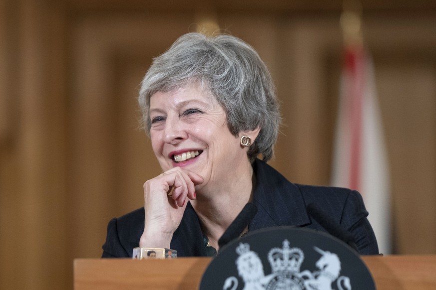 epa07167713 British Prime Minister Theresa May, delivers a statement during a news conference inside number 10 Downing Street in London, Britain, 15 November 2018. Reports state that Brexit Secretary  ...