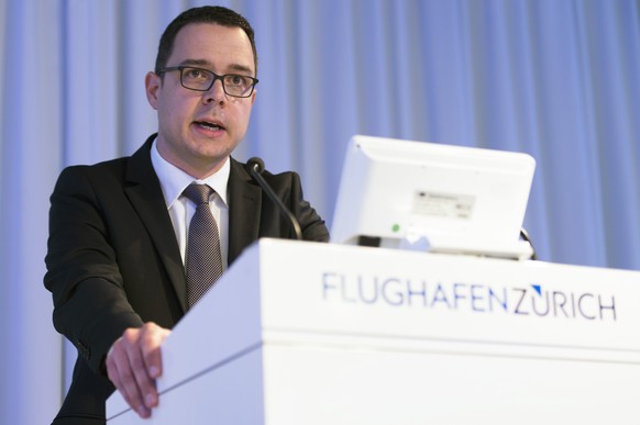 CFO Lukas Brosi spricht an der Bilanzmedienkonferenz des Flughafen Zuerich am Montag, 6. Maerz 2017, in Kloten. (KEYSTONE/Thomas Delley)