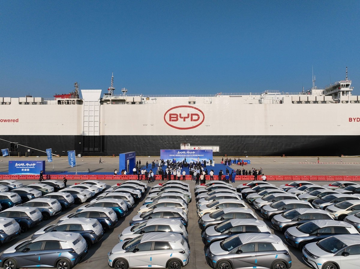 240116 -- SHENZHEN, Jan. 16, 2024 -- This photo taken on Jan. 15, 2024 shows a maiden voyage ceremony for vehicle carrier vessel BYD EXPLORER NO.1 held at Xiaomo International Logistics Port in Shenzh ...