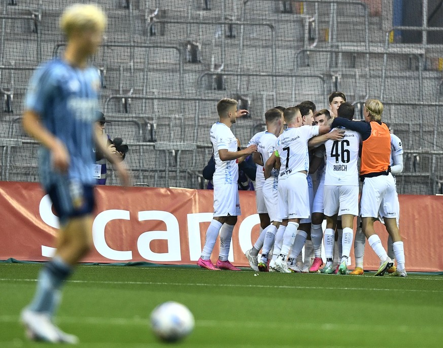 Luzern players celebrate a goal by Jakub Kad