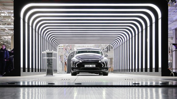 epa09842433 Tesla vehicles are displayed during the opening day of the Tesla &#039;Gigafactory&#039; in Gruenheide near Berlin, Germany, 22 March 2022. EPA/CHRISTIAN MARQUARDT / POOL