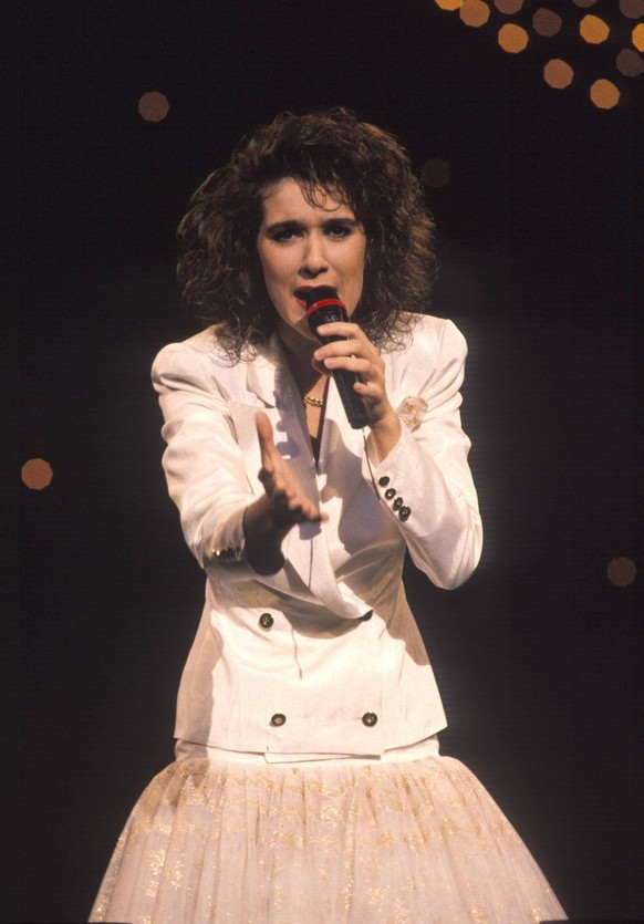 HISTORISKEBILDER Dublin, Irland 1988. Melodi Grand Prix / Eurovision Song Contest 1988. Celine Dion pa scenen. Hun vinner finalen for Sveits med sangen Ne partez pas sans moi . Arkivfoto: Eystein Hans ...