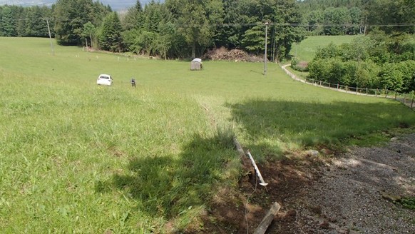 Zwei Zäune konnten den Mann nicht bremsen. Quasi.