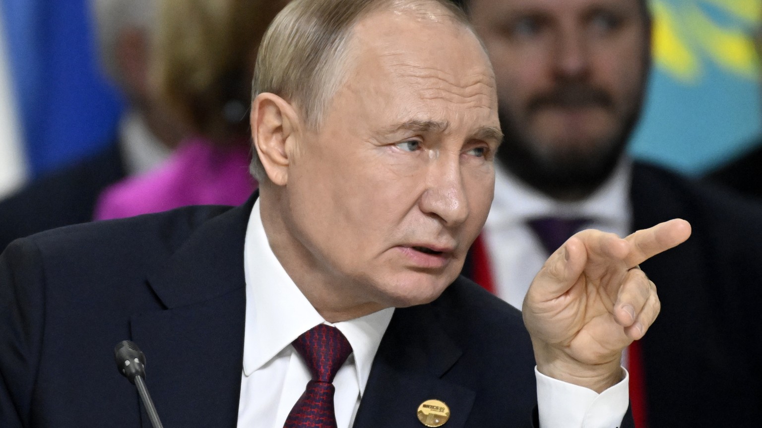 epa11676942 Russia? President Vladimir Putin gestures during the extended format meeting of the BRICS summit in Kazan, Russia, 23 October 2024. EPA/ALEXANDER NEMENOV / POOL