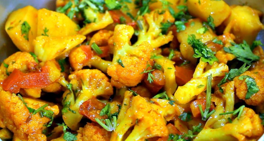 aloo gobi blumenkohl kartoffel curry https://www.youtube.com/watch?v=e7rK2N_nCA4