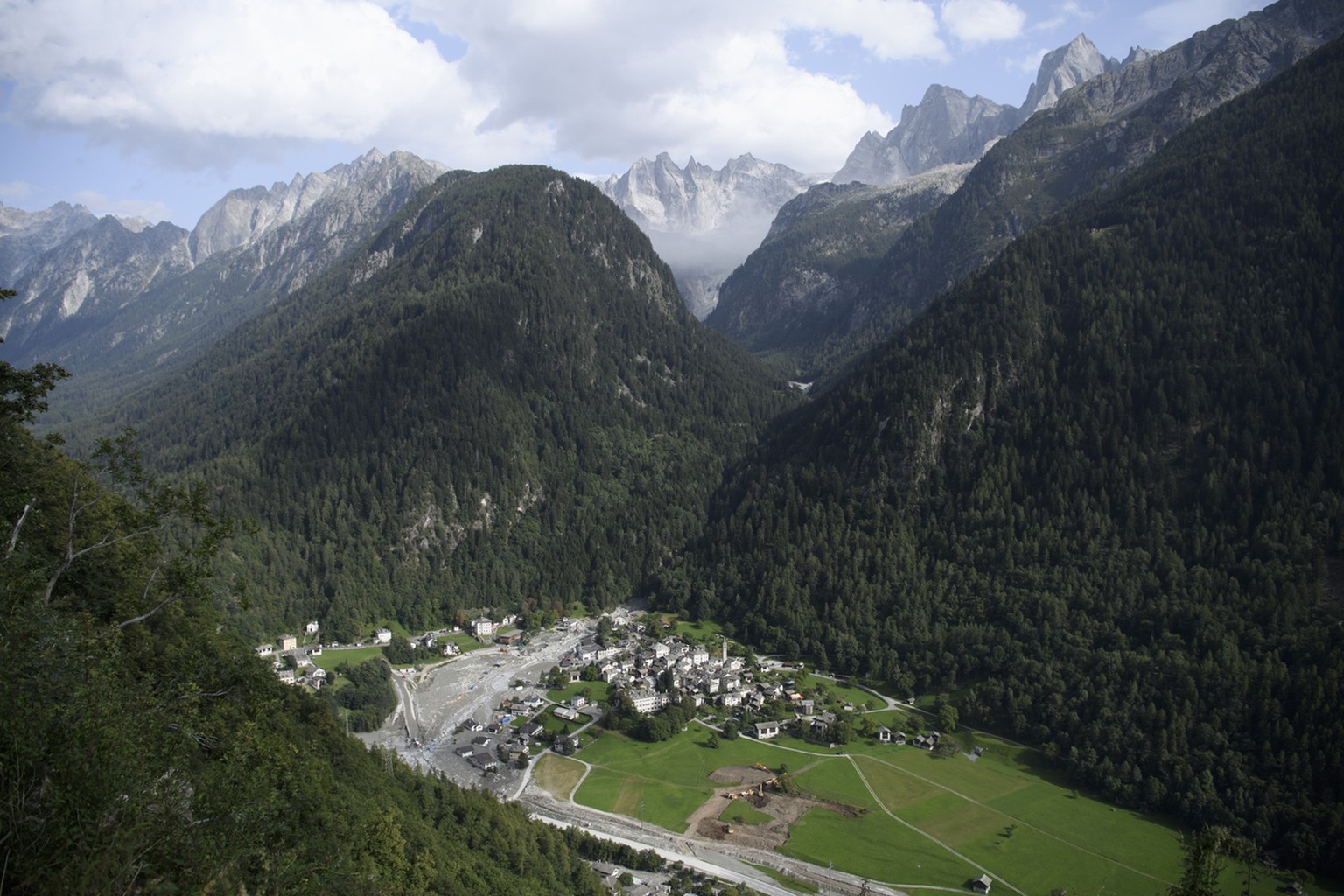 Search and rescue teams arrive, in the village Bondo in Graubuenden in South Switzerland, on Thursday, August 24, 2017. The village had been hit by a massive landslide yesterday. The main road between ...