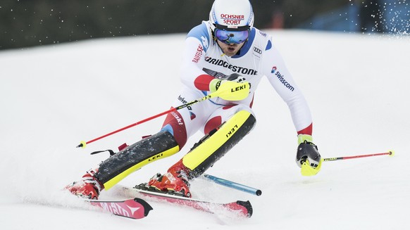 epa06433303 Mauro Caviezel of Switzerland in action during the slalom run of the men&#039;s Alpine combined, AC, race at the Alpine Skiing FIS Ski World Cup in Wengen, Switzerland, Friday, January 12, ...