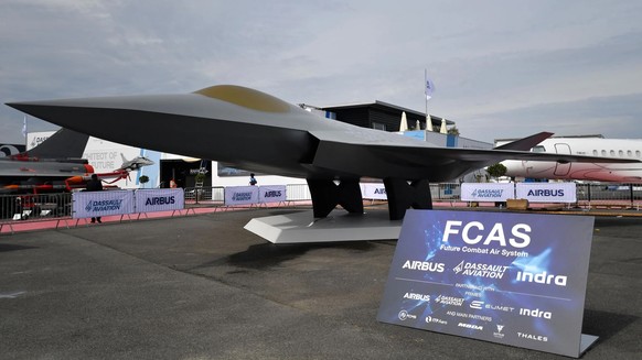 Ein Modell des «Future Combat Air Systems» (FCAS), zu sehen an der Paris Luftfahrtmesse im Juni 2025.
