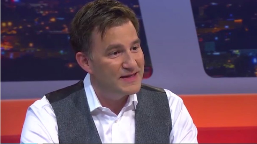 Em Kommentator Sascha Ruefer Da Sitzen Mir 8 Millionen Fussballtrainer Gegenuber Watson