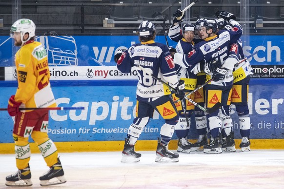 Jubel bei den Spielern des EV Zug im Eishockey Spiel der National League zwischen dem EV Zug und den SCL Tigers am Mittwoch, 23. Dezember 2020, in der Bossard Arena in Zug. (KEYSTONE/Alexandra Wey)