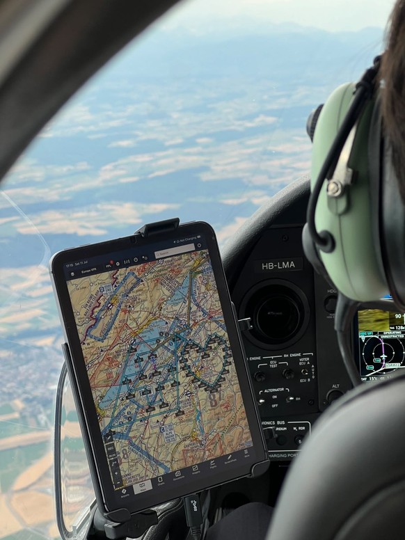 Schweizerkreuz Flugzeug Flightradar