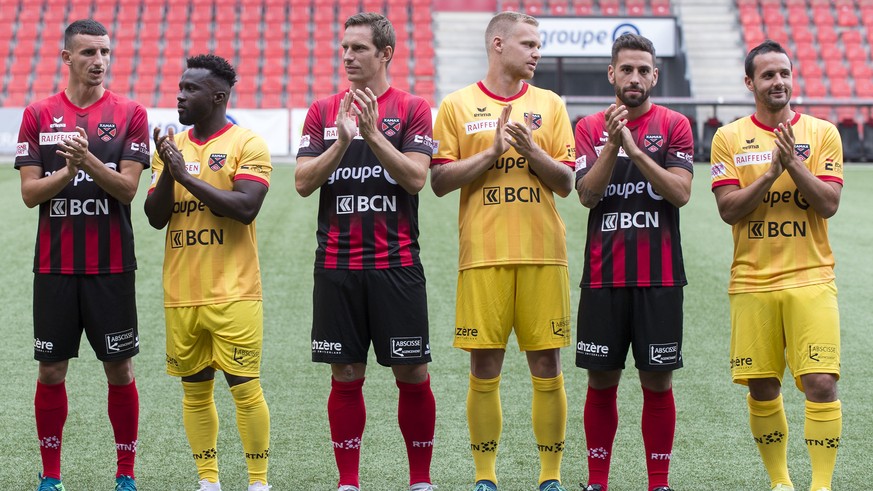 Neuchatel Xamax FCS devoile les nouveaux maillots de la saison 2018-2019 en presence de l&#039;equipe pour son retour en Super league, ce vendredi 6 juillet 2018 au stade de la Maladiere a Neuchatel.  ...