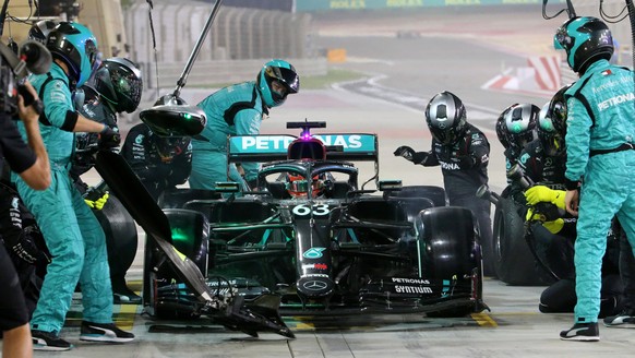 2020 Sakhir GP BAHRAIN INTERNATIONAL CIRCUIT, BAHRAIN - DECEMBER 06: George Russell, Mercedes F1 W11 EQ Performance, in the pits during the Sakhir GP at Bahrain International Circuit on Sunday Decembe ...