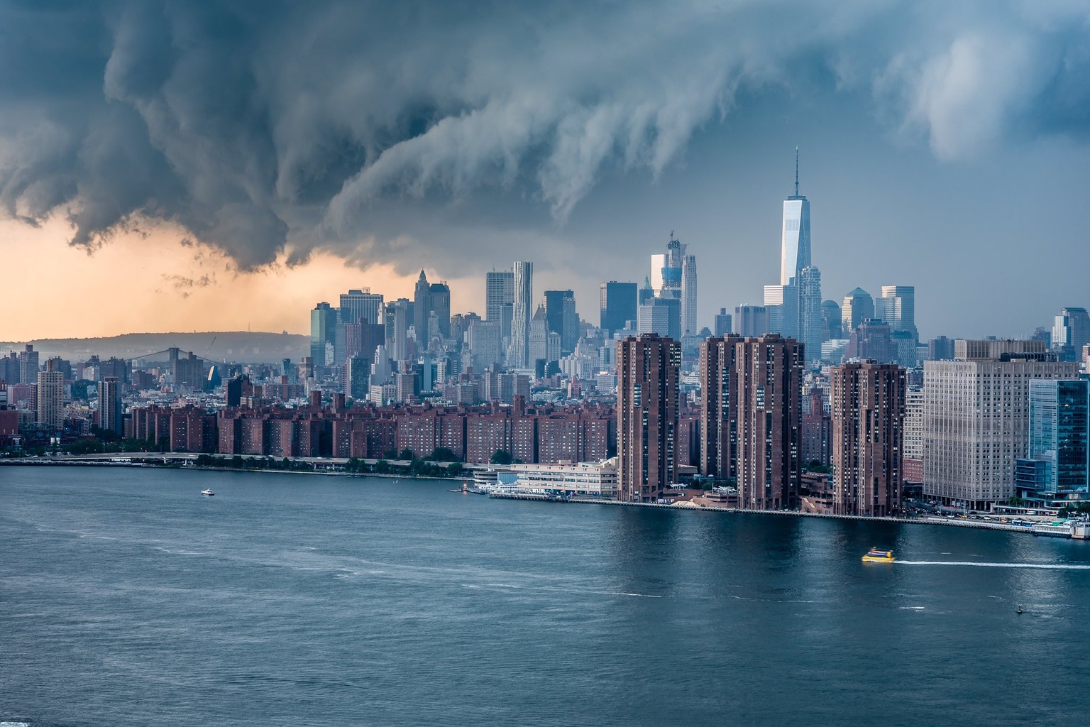 Wie aus einem Weltuntergangs-Film: Ein Sturm zieht über Manhattan, New York, hinweg.