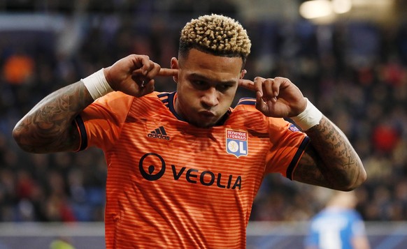 epa07114718 Lyon&#039;s Memphis Depay celebrates after scoring the 3-2 lead during the UEFA Champions League Group F round match between TSG 1899 Hoffenheim and Olympique Lyonnais in Sinsheim, Germany ...
