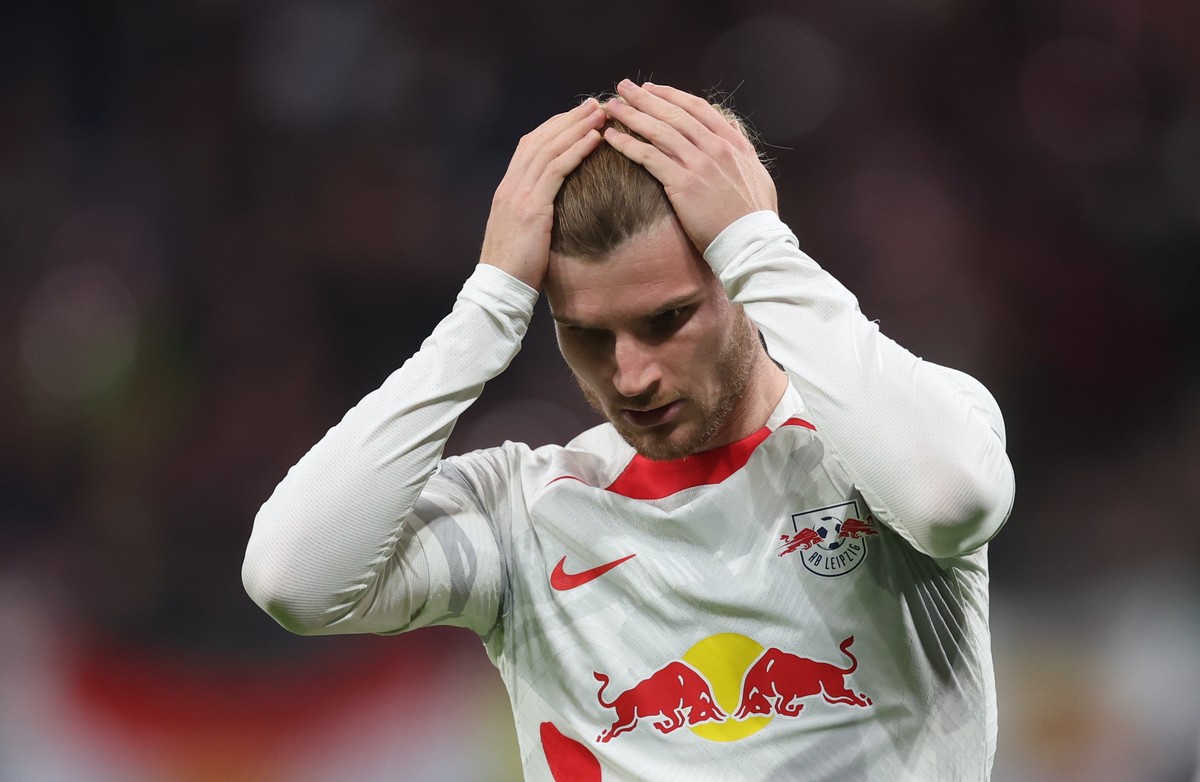 epa10266013 Timo Werner of RB Leipzig reacts during the UEFA Champions League group F soccer match between RB Leipzig and Real Madrid in Leipzig, Germany, 25 October 2022. EPA/MARTIN DIVISEK