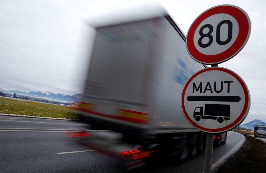 FILE PHOTO: A truck passes a sign for Germany&#039;s truck road toll system &quot;Maut&quot; in Rosenheim, southern Germany, January 25, 2016. REUTERS/Michael Dalder/File Photo