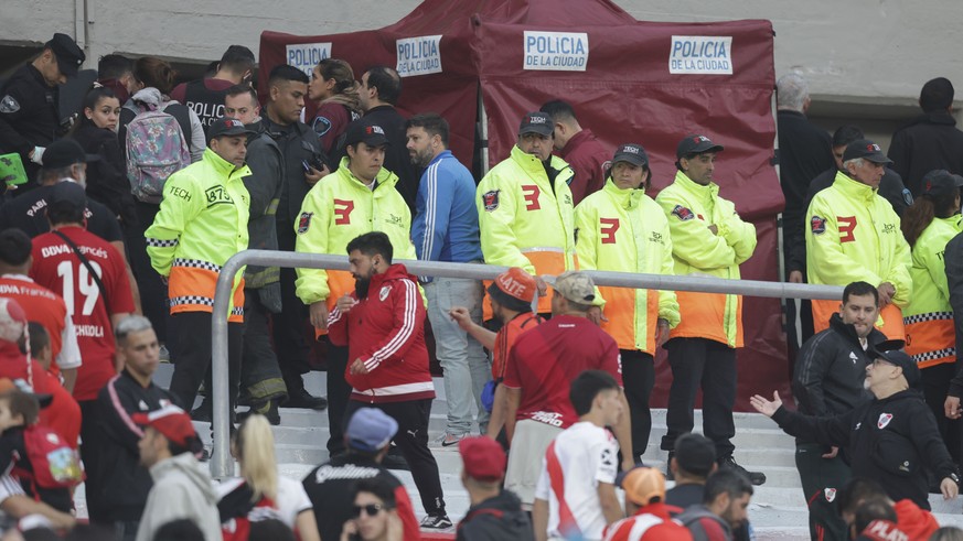 Un aficionado murió al caer de la grada en un partido de fútbol en Argentina