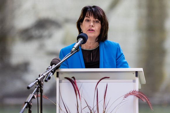 Alt Bundesraetin Doris Leuthard spricht anlaesslich der Gedenk- und Jubilaeumsfeier zum 200 Jahre Jubilaeum des Loewendenkmals am Dienstag, 10. August 2021 in Luzern. Das Loewendenkmal im Zentrum Luze ...