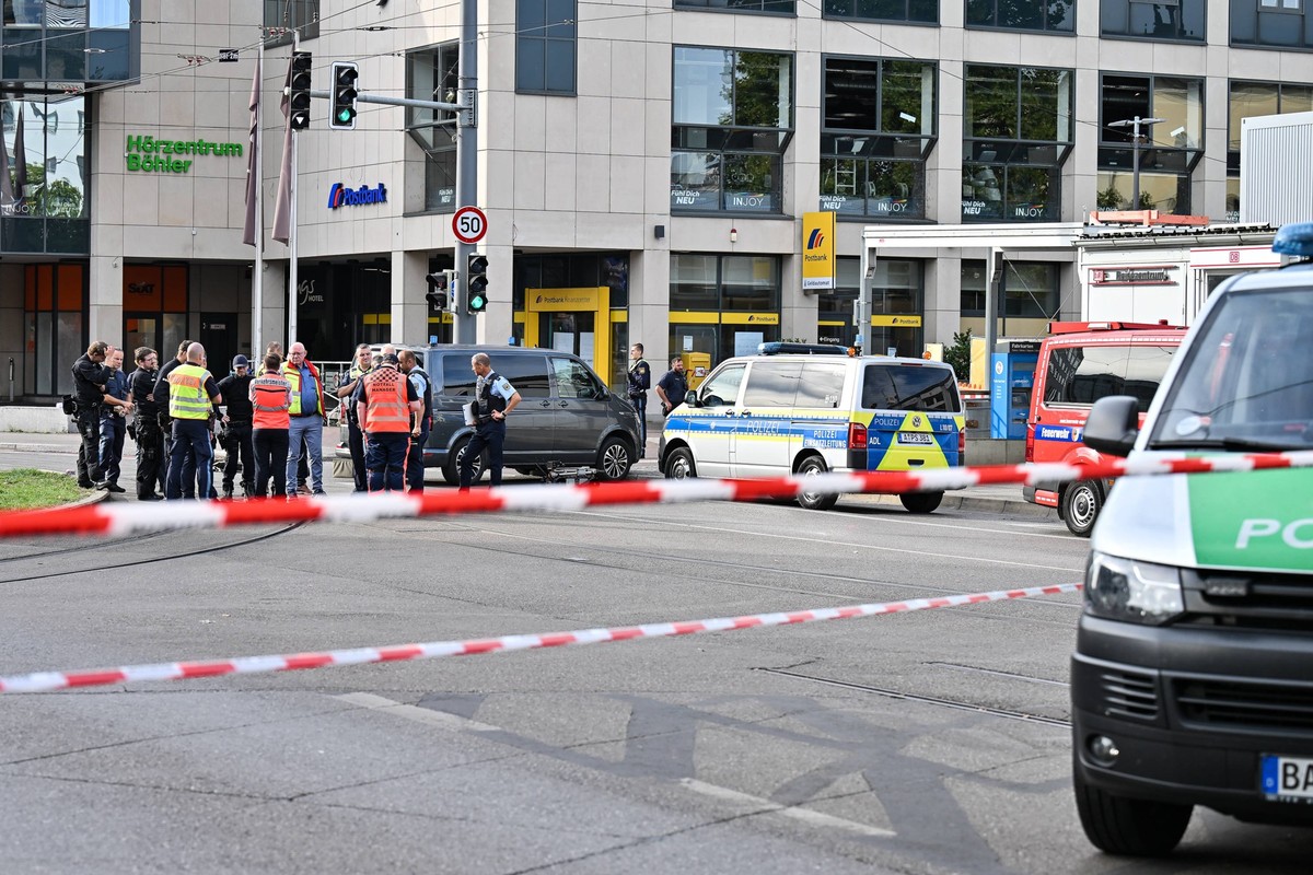 Hauptbahnhof Augsburg 02.09.2026 AUGSBURG, GERMANY - 02. September: Aktuell ist der Hauptbahnhof in Augsburg wegen eines Polizeieinsatzes gesperrt, HBF, Polizeieinsatz, Explosion, Notfall, Symbolbild  ...