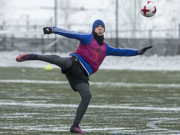 Cedric Itten waehrend dem Training des FC Luzern am Dienstag, 3. Januar 2017, in Luzern. Der FC Luzern absolviert sein erstes Training nach der Winterpause. (KEYSTONE/Alexandra Wey)