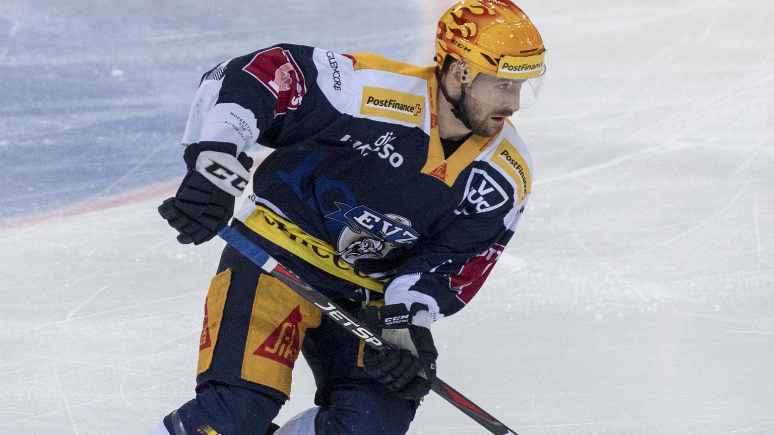 David McIntyre von Zug im fuenften Eishockey Playoff-Viertelfinalspiel der National League zwischen dem EV Zug und den ZSC Lions, am Dienstag, 20. Maerz 2018, in der Bossard Arena in Zug. (PPR/Flueele ...