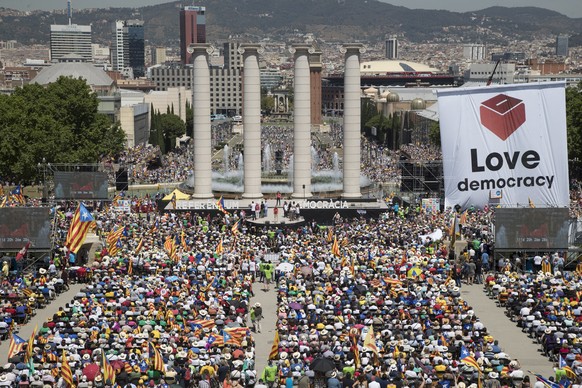 Zehntausende demonstrieren für die Unabhängigkeit Kataloniens