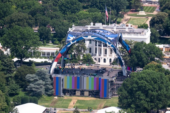 Workers continue building the cage for a future UFC fight on the South Lawn in front of the White House, Friday, June 5, 2026, in Washington, as seen from the Washington Monument. (AP Photo/Allison Ro ...