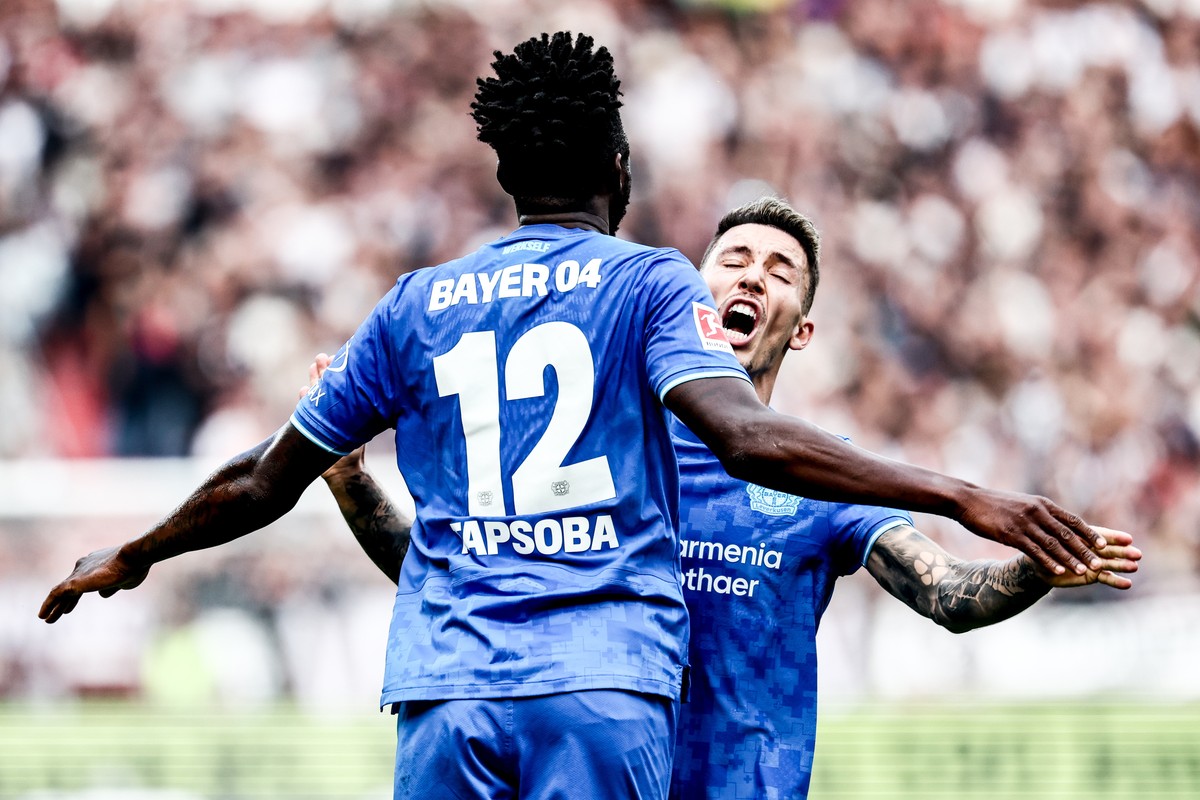 epa12410060 Edmond Tapsoba (L) of Leverkusen celebrates after scoring the 0-1 opening goal during the German Bundesliga soccer match between FC St. Pauli vs Bayer 04 Leverkusen in Hamburg, Germany, 27 ...