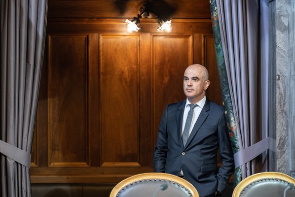 Bundesrat Alain Berset erscheint im Staenderat an der Sommersession der Eidgenoessischen Raete, am Dienstag, 14. Juni 2022, in Bern. (KEYSTONE/Peter Schneider)