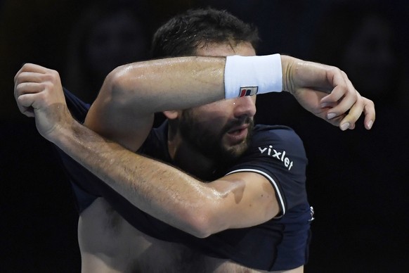 Britain Tennis - Barclays ATP World Tour Finals - O2 Arena, London - 16/11/16 Croatia&#039;s Marin Cilic changes his shirt during his round robin match with Switzerland&#039;s Stanislas Wawrinka Reute ...