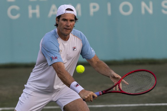 epa10019097 German former tennis player Tommy Haas in action during the traditional friendly tennis match prior to the ATP Mallorca Championships tennis tournament held in Mallorca, Spain, 17 June 202 ...