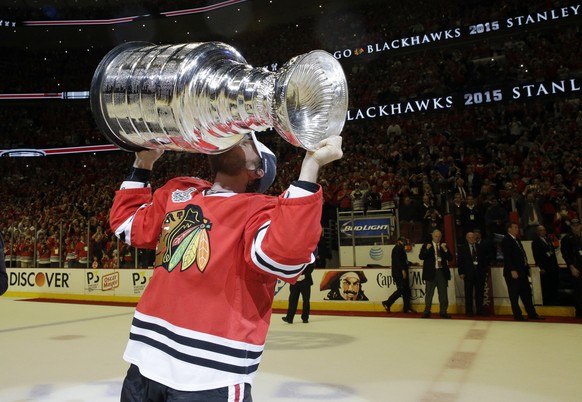 Kimmo Timonen mit dem Stanley Cup.