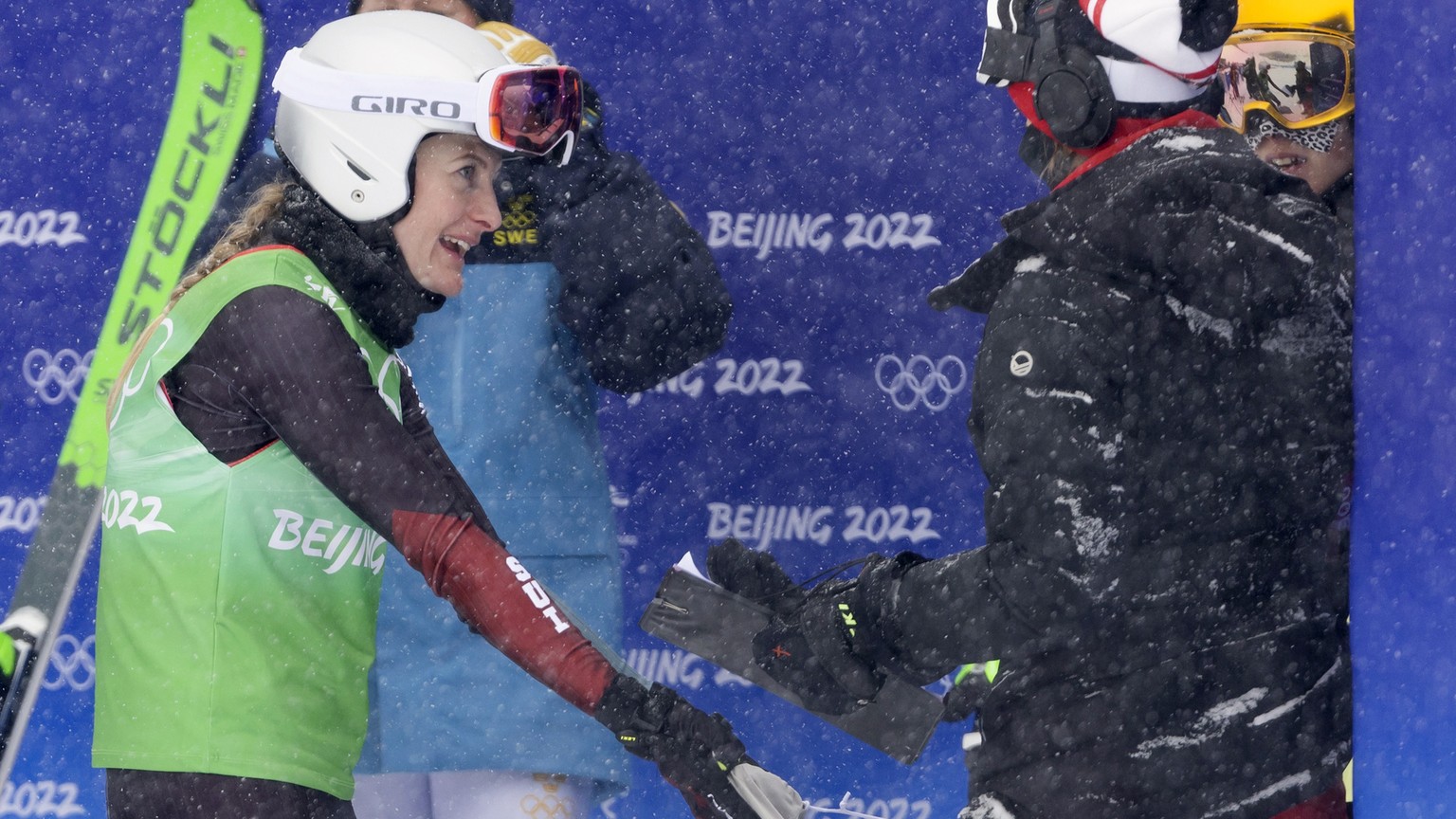 Fanny Smith of Switzerland, center, discusses with an official and Germany&#039;s Daniela Maier, back right, after the big final run at the women&#039;s ski freestyle cross competition at the 2022 Win ...