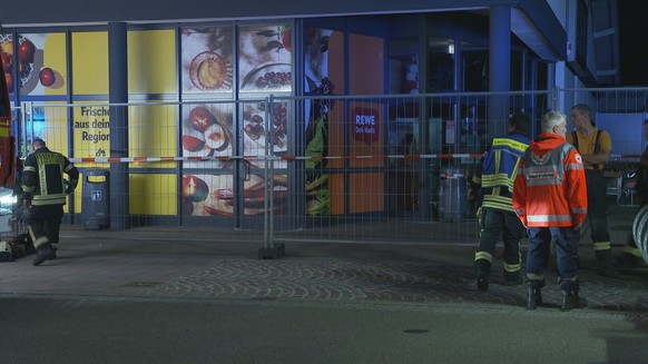 Rettungskräfte wurden gegen 17.40 Uhr zu dem Supermarkt in Lauchringen gerufen.